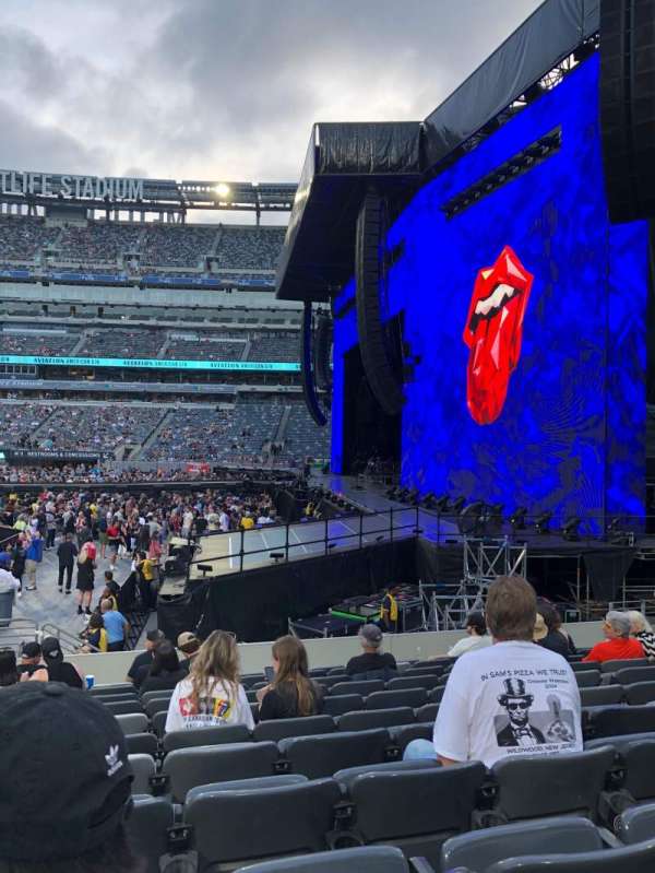 MetLife Stadium, section: 110, row: 11, seat: 15