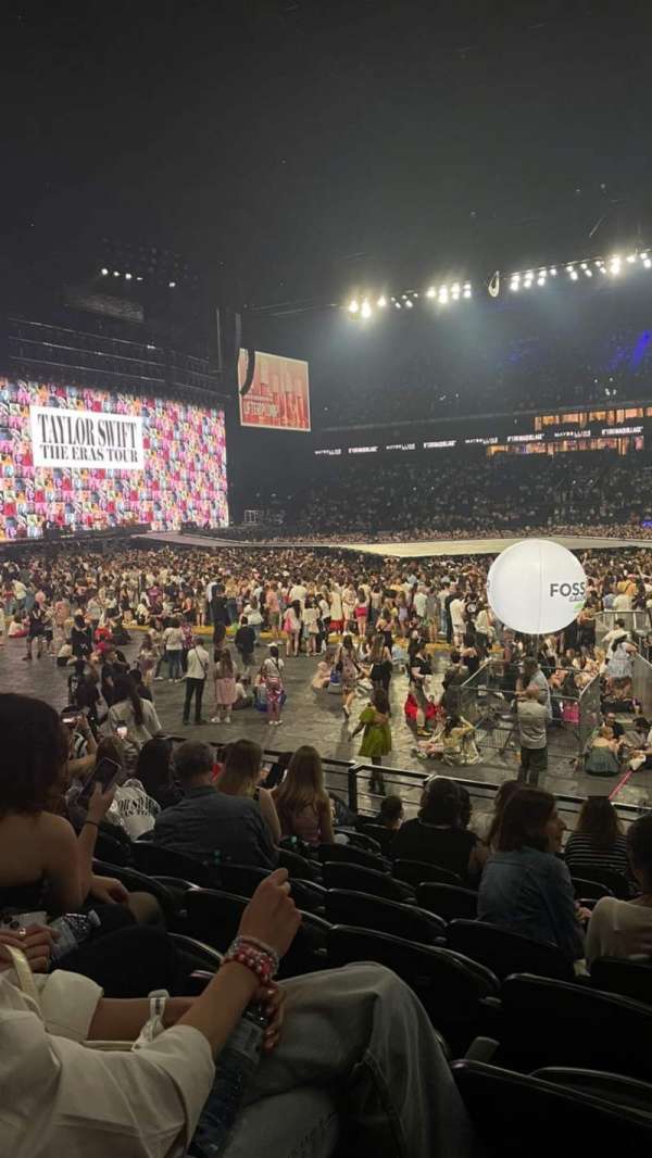 Paris La Défense Arena, section: 104, row: 14, seat: 36