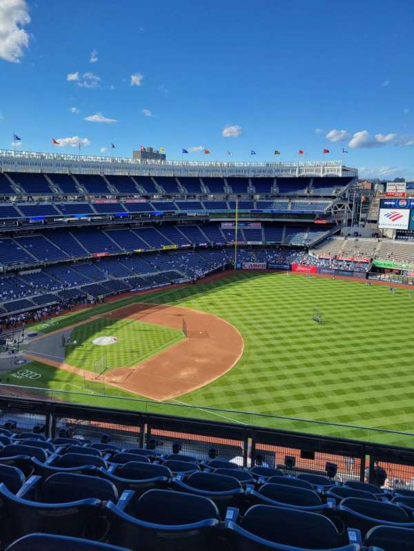 Yankee Stadium, section: 412, row: 6, seat: 12