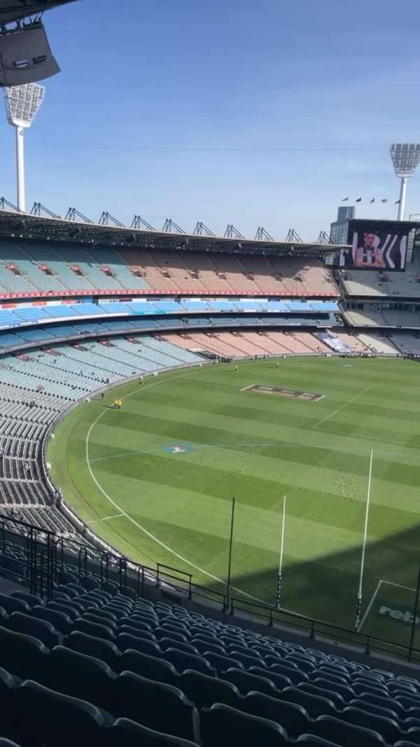 Melbourne Cricket Ground, section: Q3, row: R, seat: 8