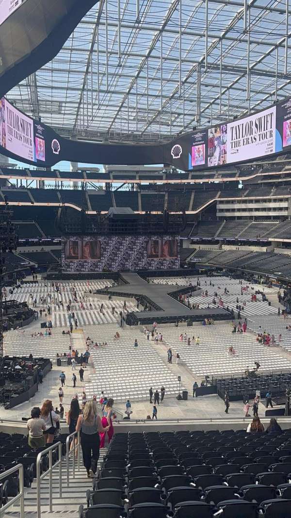 SoFi Stadium, section: 231, row: 18, seat: 22