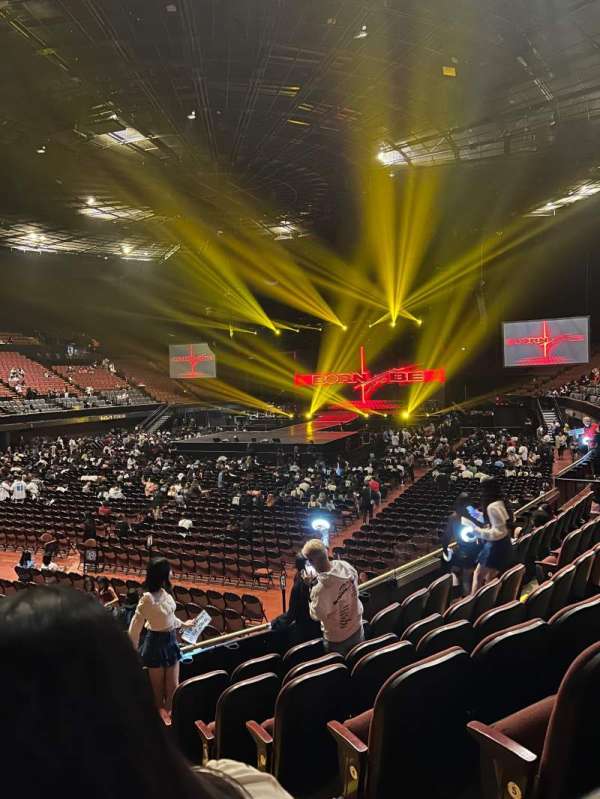 Kia Forum, section: 104, row: 7, seat: 9