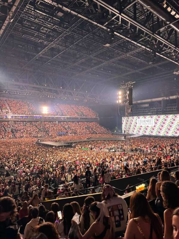 Paris La Défense Arena, section: 113, row: 27, seat: 14