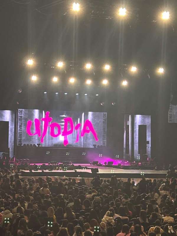 Kia Forum, section: 133, row: 1, seat: 2