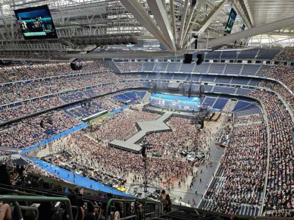 Photo by  at Santiago Bernabéu Stadium