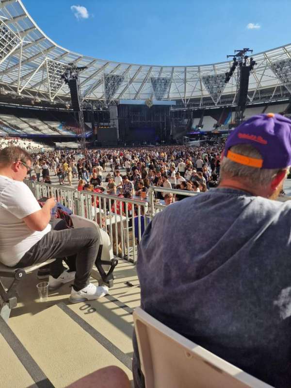 London Stadium, section: 141, row: 10, seat: 131