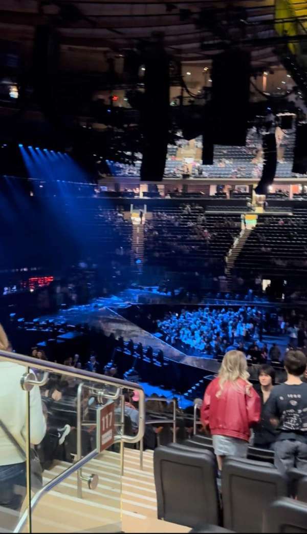 Madison Square Garden, section: 117, row: 21, seat: 11
