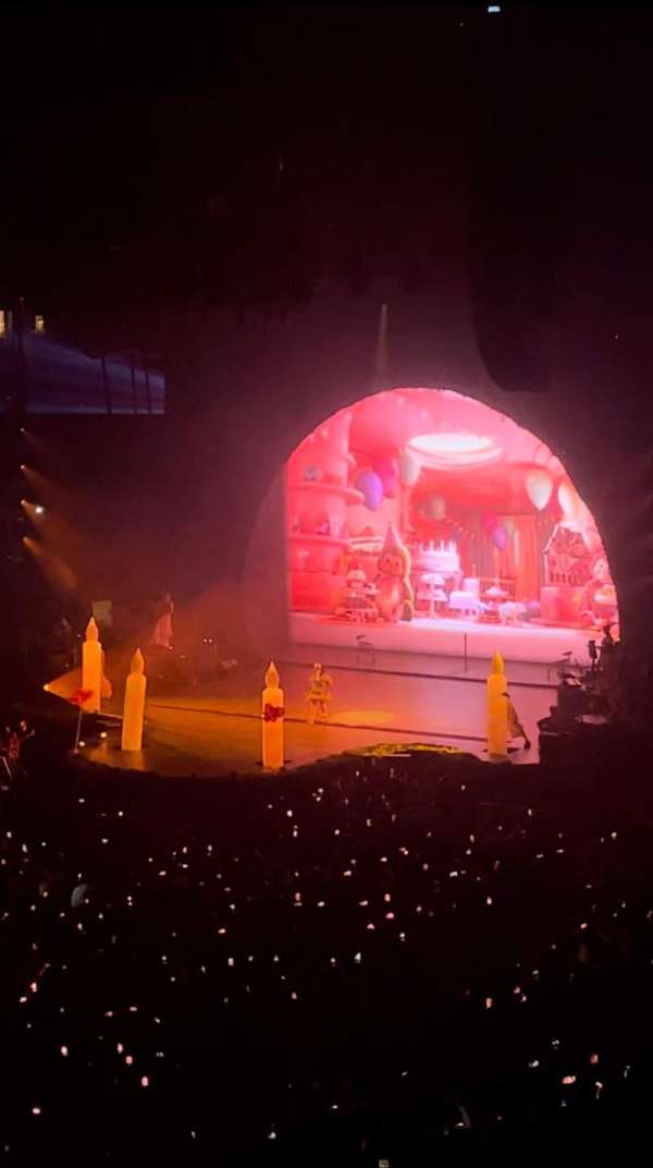 Madison Square Garden, section: 208, row: 3, seat: 18
