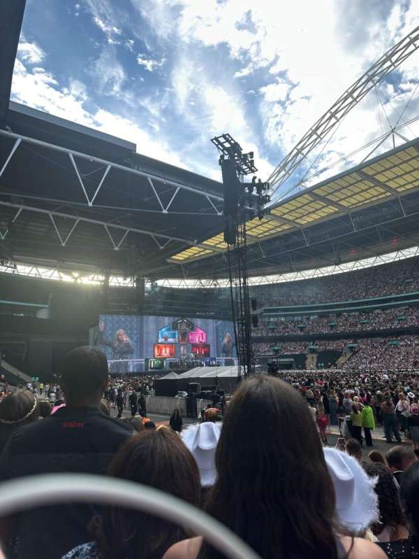 Wembley Stadium, section: 121, row: 9, seat: 290