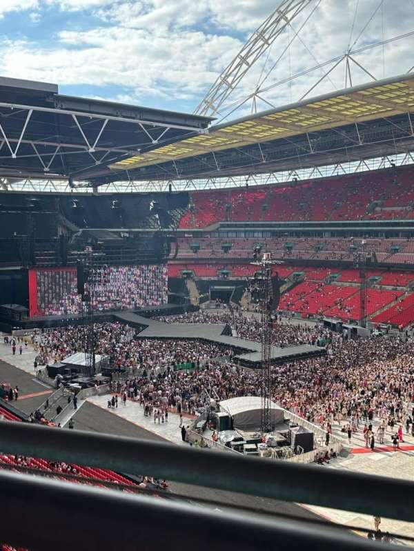 Wembley Stadium, section: 521, row: 1, seat: 213