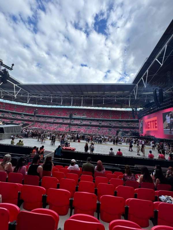 Wembley Stadium, section: 142, row: 9, seat: 239