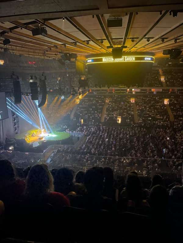 Madison Square Garden, section: 224, row: 8