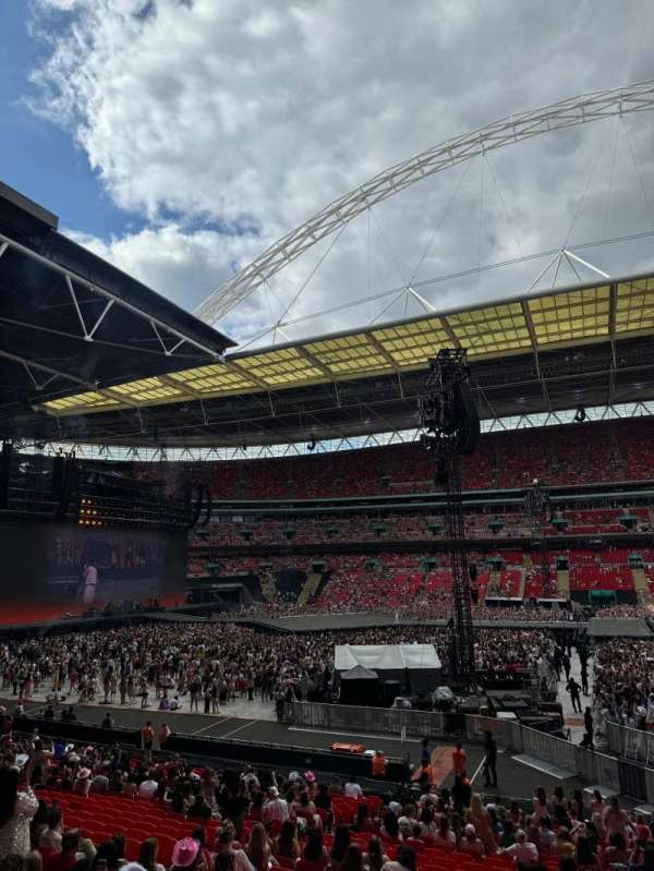 Wembley Stadium, section: 122, row: 28, seat: 319
