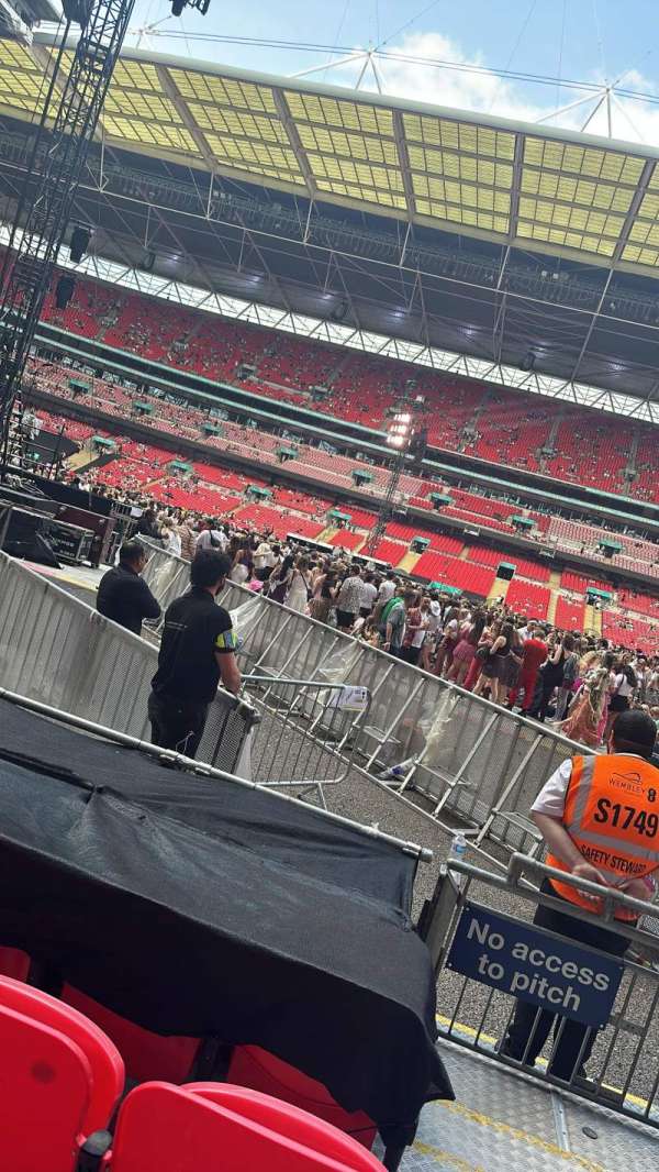 Wembley Stadium, section: 122, row: 5, seat: 310
