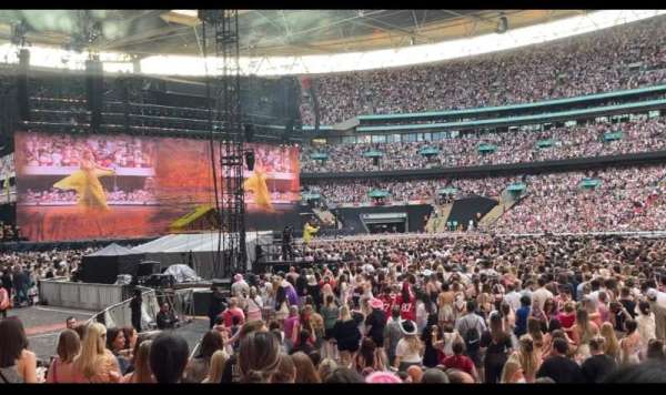 Wembley Stadium, section: 121, row: 10, seat: 272