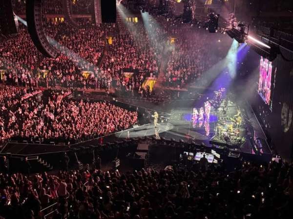 Madison Square Garden, section: 213, row: 1, seat: 10