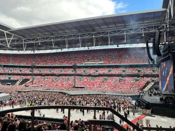 Wembley Stadium, section: 140, row: 32, seat: 200