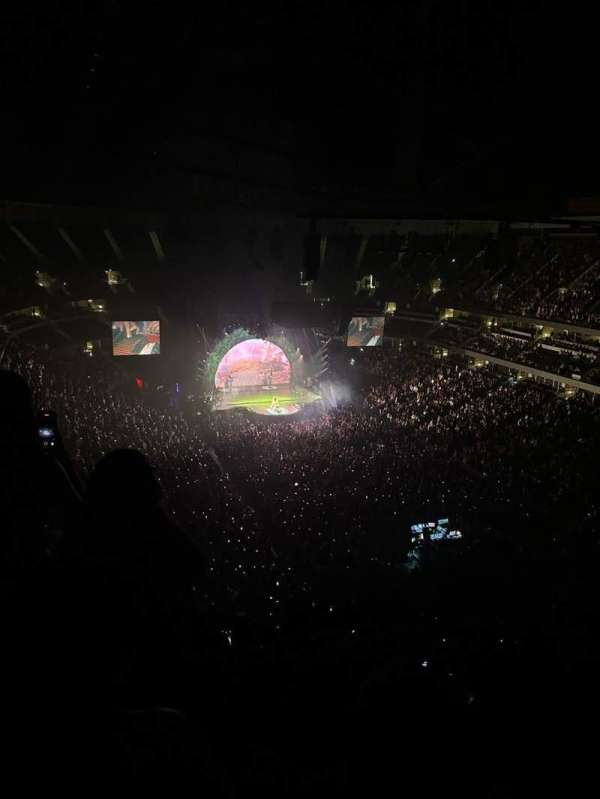 Honda Center, section: 404, row: R, seat: 5