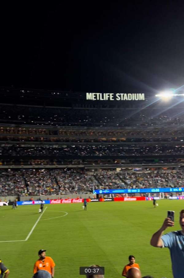 MetLife Stadium, section: 142, row: 6, seat: 17