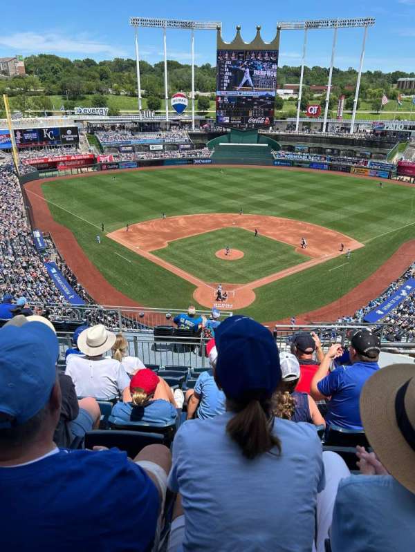 Kauffman Stadium, section: 420, row: DD, seat: 23