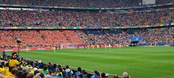 Allianz Arena, section: 126, row: 4, seat: 1