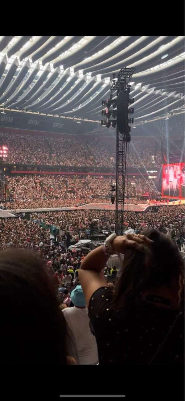 Johan Cruijff ArenA, section: 121, row: 18, seat: 210