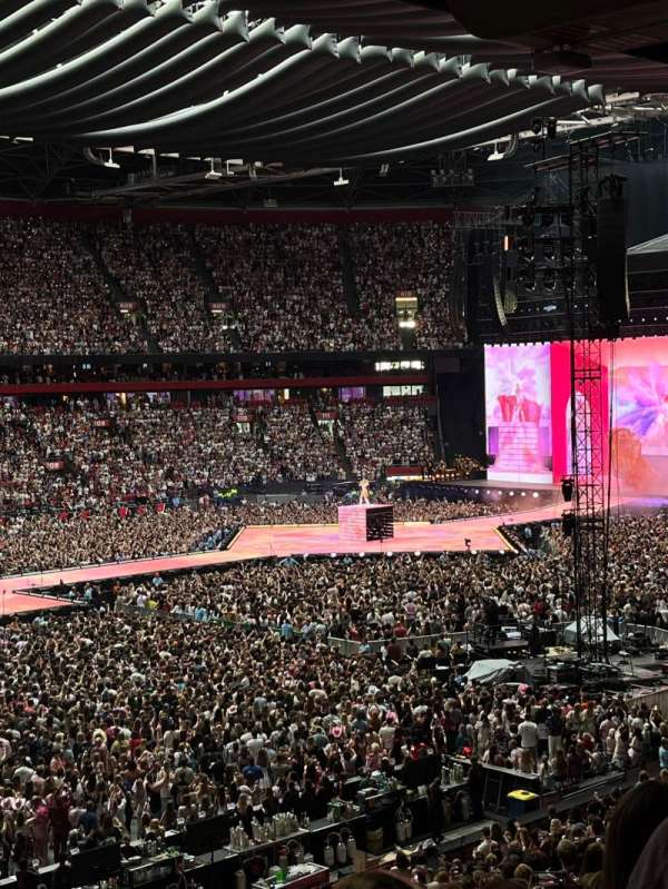 Johan Cruijff ArenA, section: 122, row: 25, seat: 260