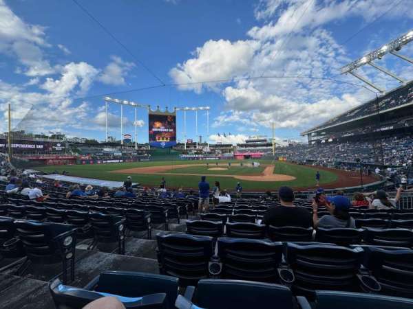 Kauffman Stadium, section: 125, row: M, seat: 2
