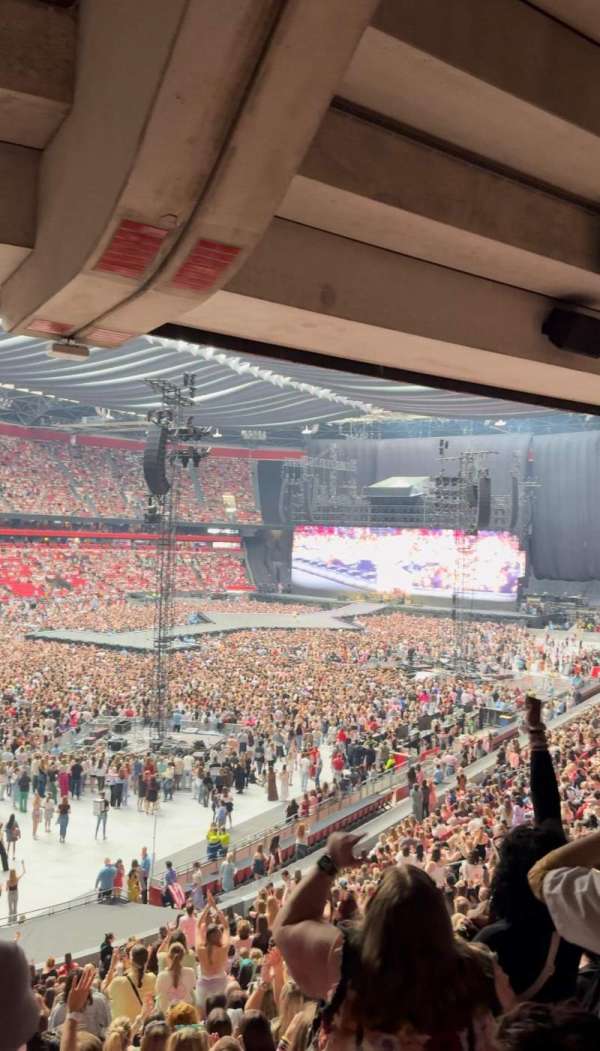 Johan Cruijff ArenA, section: 124, row: 27, seat: 326