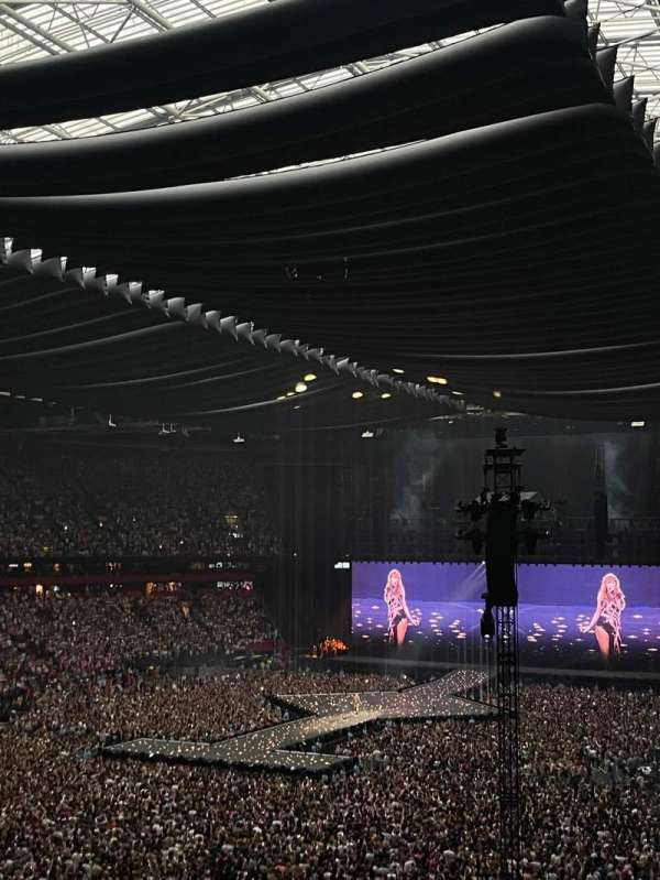 Johan Cruijff ArenA, section: 425, row: 2, seat: 116