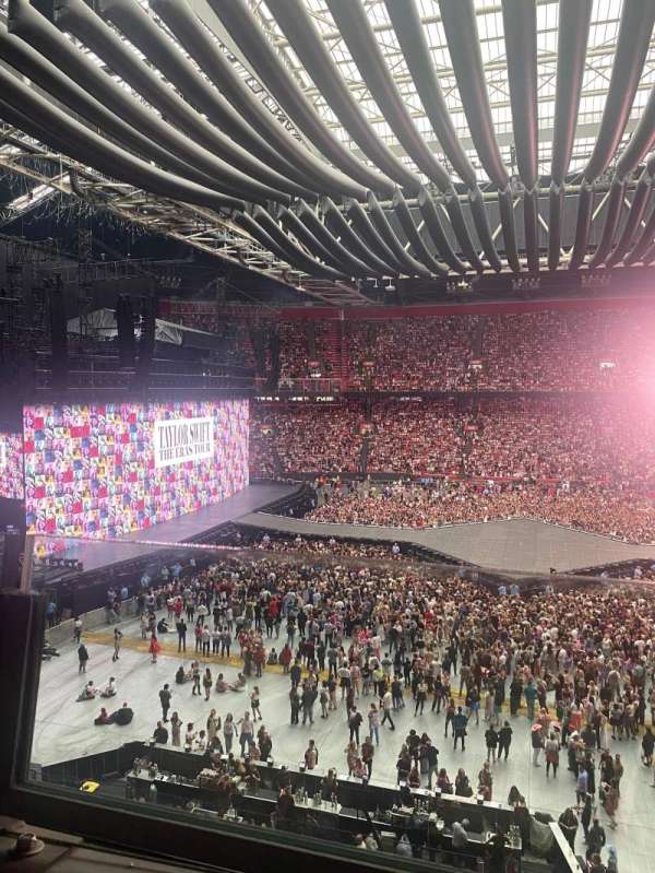 Johan Cruijff ArenA, section: 406, row: 1, seat: 146