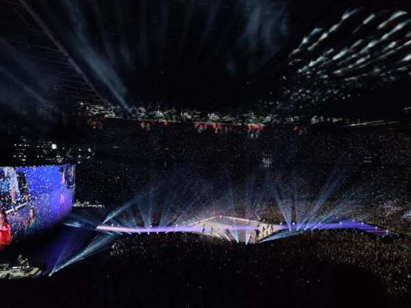 Johan Cruijff ArenA, section: 407, row: 2, seat: 185