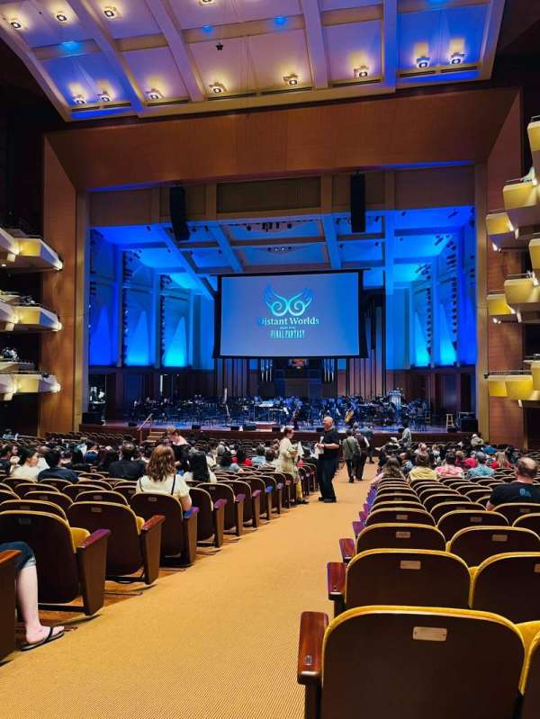 Benaroya Hall, section: Orchestra R, row: EE, seat: 1