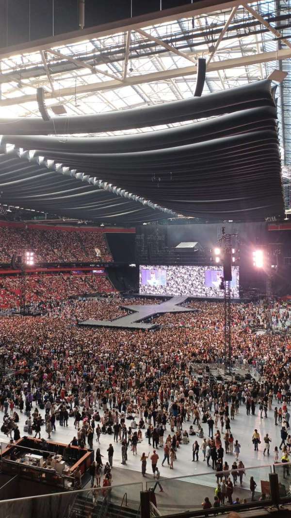 Johan Cruijff ArenA, section: 425, row: 4, seat: 135
