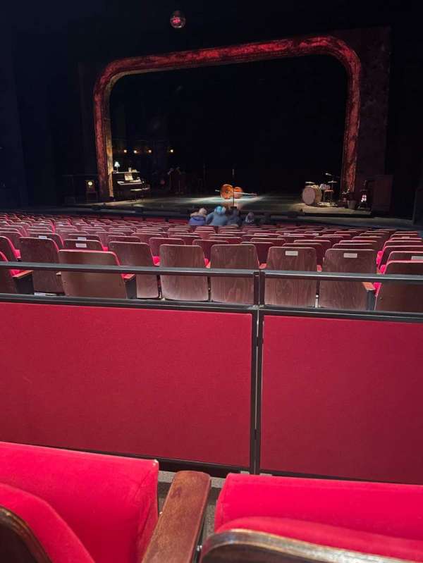 Curve, section: Stalls, row: R, seat: 1