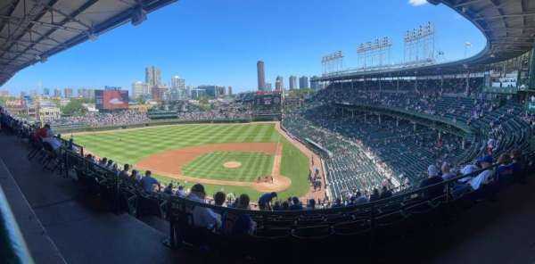 Wrigley Field, section: 414L, row: 1, seat: 9