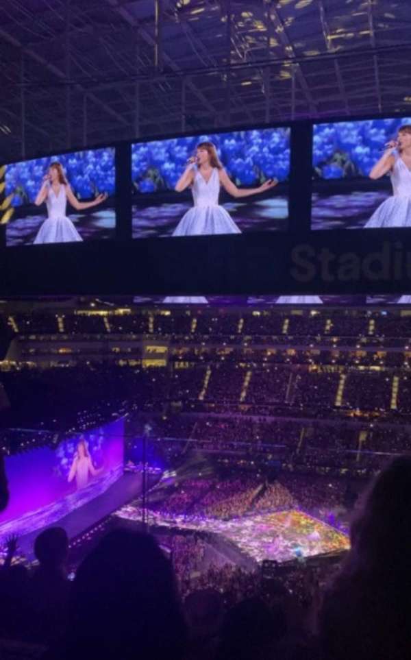 SoFi Stadium, section: 323, row: 7, seat: 1