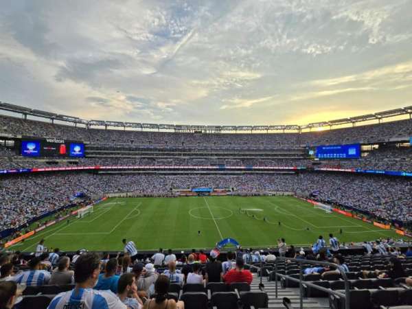 MetLife Stadium, section: 215, row: 12, seat: 4