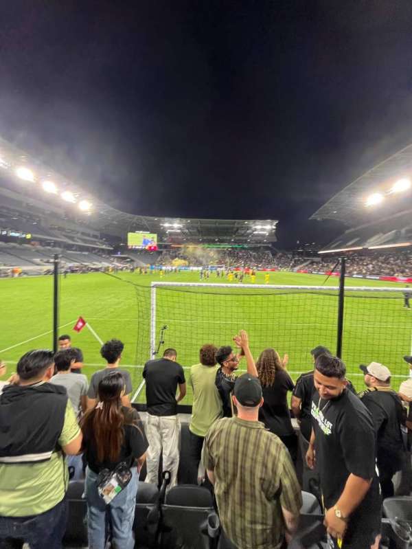BMO Stadium, section: 122, row: C