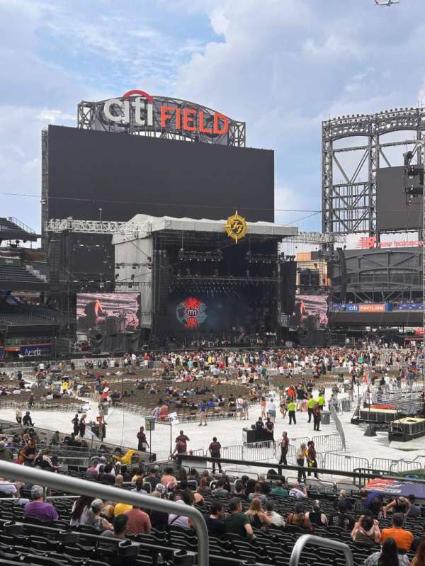 Citi Field, section: 122, row: 28, seat: 15