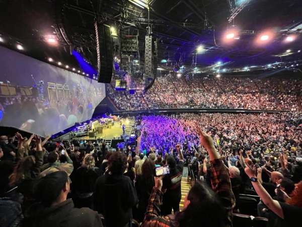 Kia Forum, section: 124, row: 10, seat: 11