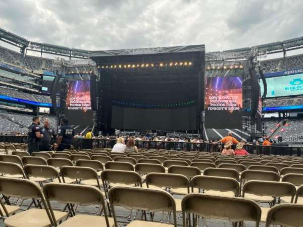 MetLife Stadium, section: Floor 2, row: 13, seat: 9