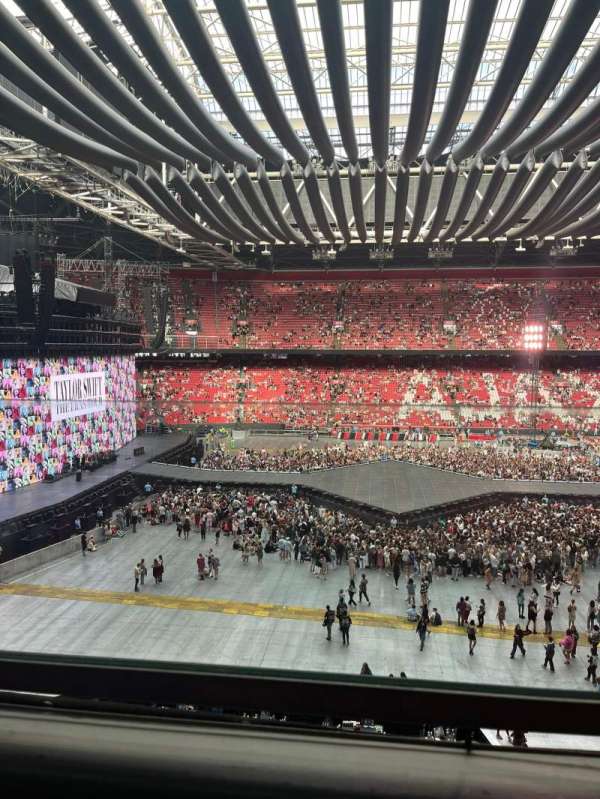Johan Cruijff ArenA, section: 407, row: 1, seat: 153