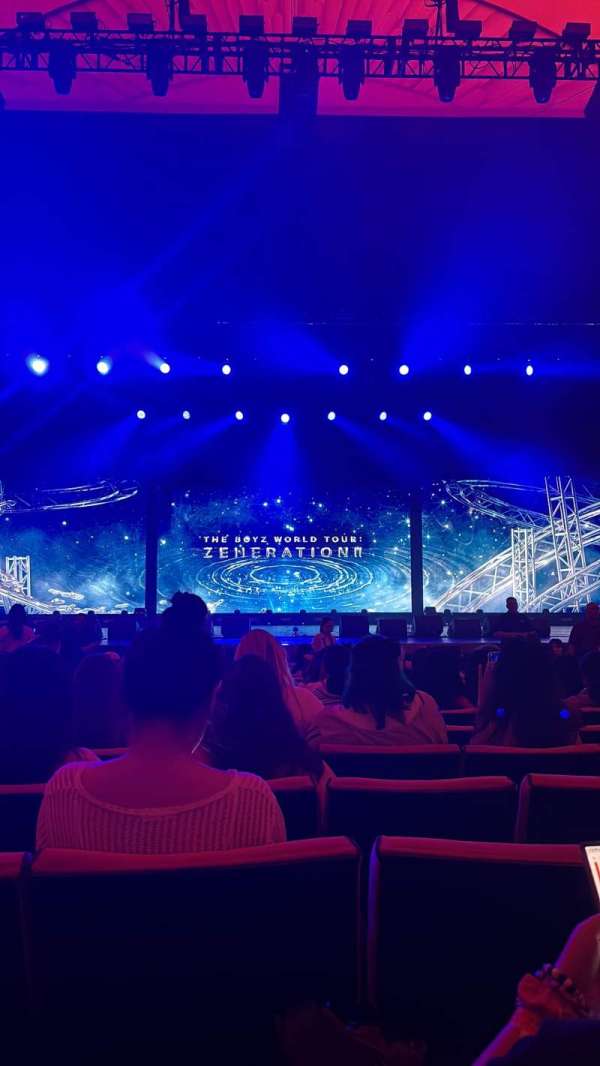 Radio City Music Hall, section: Orchestra 4, row: QQ, seat: 408