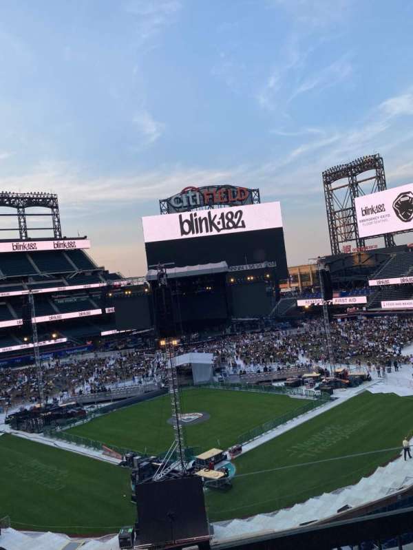 Citi Field, section: 319, row: 3, seat: 1