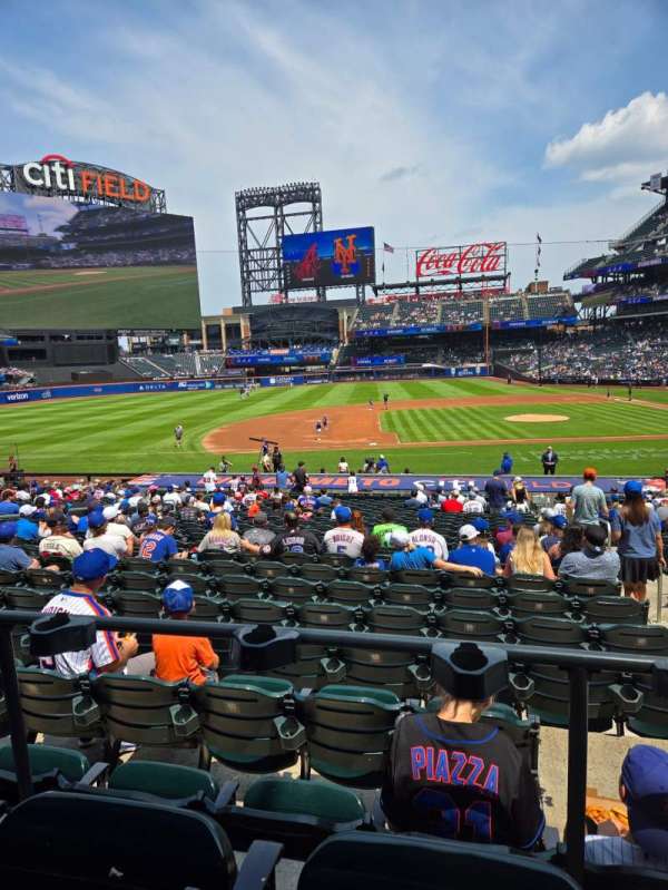 Citi Field, section: 122, row: 24, seat: 3