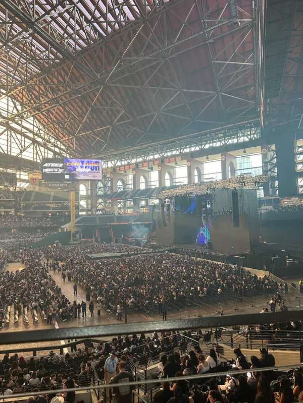 Globe Life Field, section: 125, row: 1, seat: 17