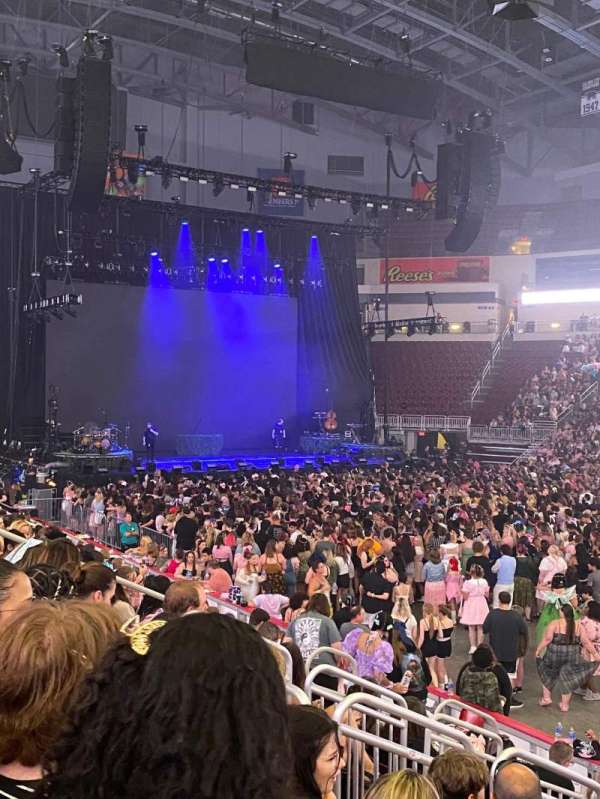 Giant Center, section: 121, row: K, seat: 9