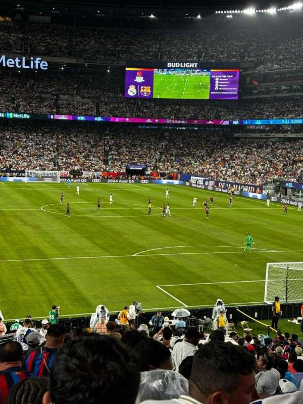 MetLife Stadium, section: 128, row: 27, seat: 21