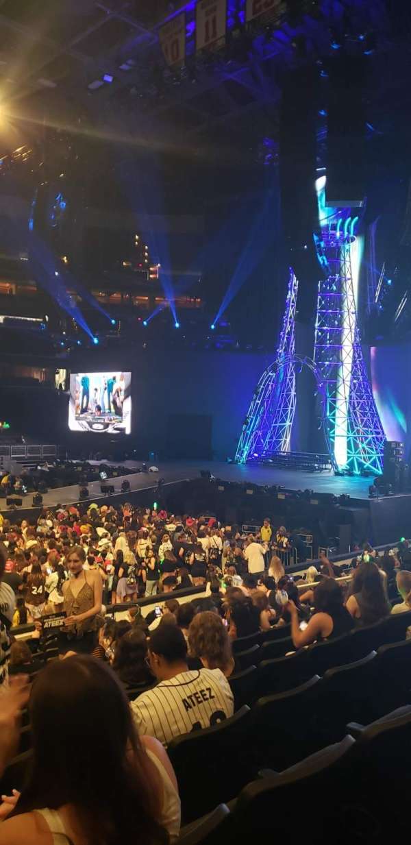 Capital One Arena, section: 111, row: O, seat: 8
